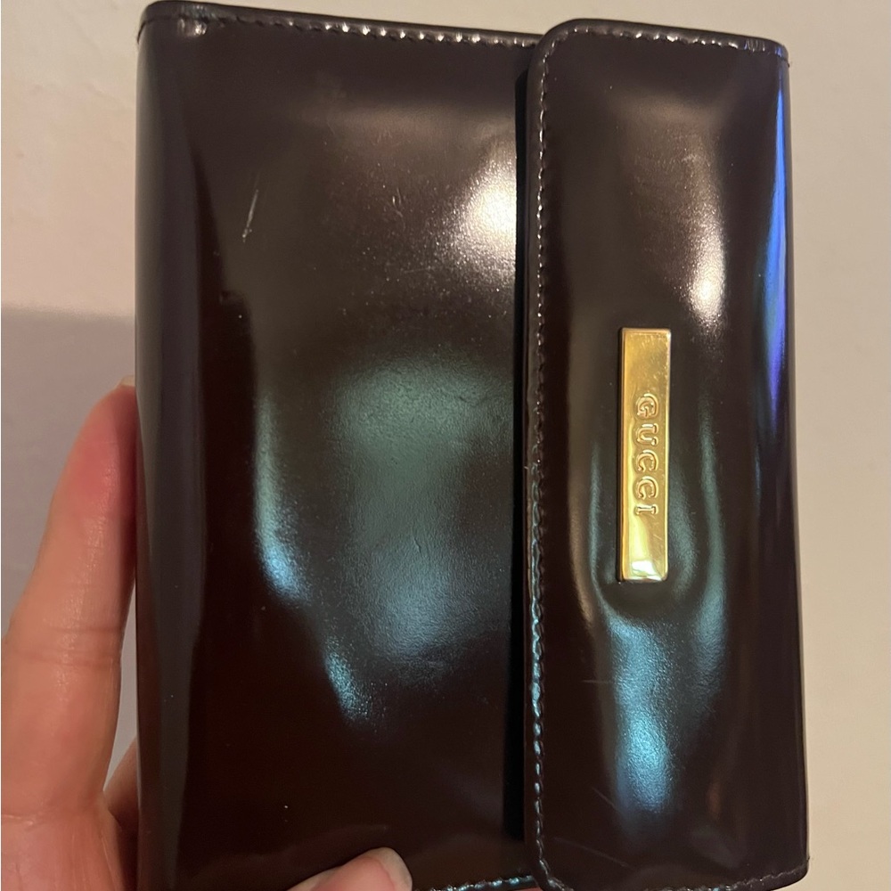 Gucci Glossy Brown Leather Wallet with Gold Accent